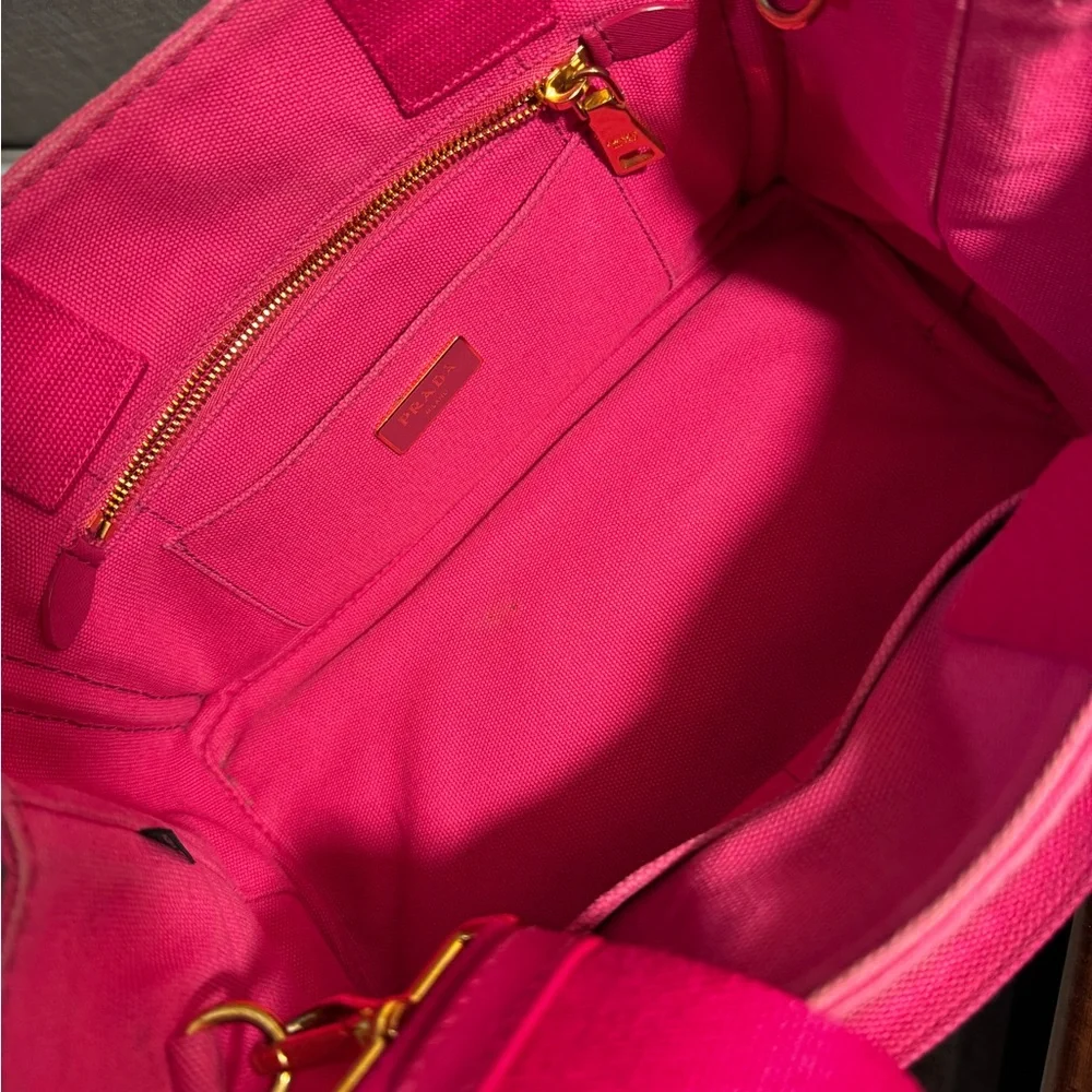 Prada fuxia crossbody in pink - Picture 7 of 17